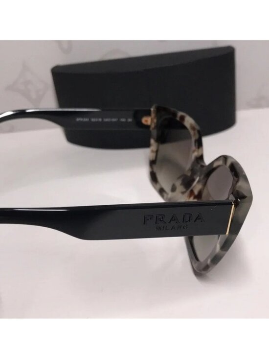 New Authentic Prada SPR 24X UAO-0A7 Women’s Sunglasses – Leopard Print